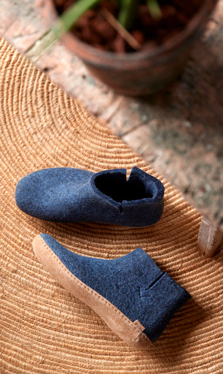 files/glerups_denim_boot_let_on_carpet.jpg